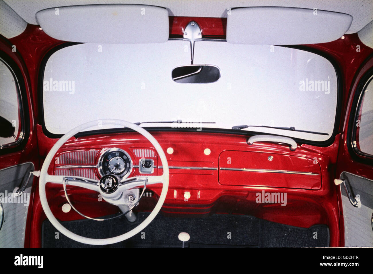 Transport/transport,voitures,Volkswagen,VW Beetle 1200,année de construction: 1963,détail,intérieur,tableau de bord avec volant,compteur de vitesse,jauge de carburant et boîte à gants,véhicule,véhicules,années 1960,60s,20e siècle,instruments,jauge de consommation de carburant,jauge de carburant,jauges de carburant,jauges d'essence,rétroviseur,rétroviseurs,rétroviseurs,rétroviseurs,miroir,pare-brise,poignées de transport,pare-soleil,pare-brise,poignées de transport,pare-soleil,pare-brise,pare-soleil,pare-soleil,poignées de transport,pare-soleil,pare-brise,pare-soleil,pare-soleil,pare-soleil,poignées de sécurité,pare-soleil,pare-soleil,pare-soleil,pare Banque D'Images