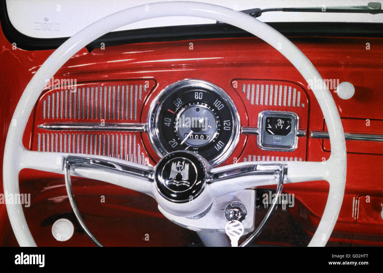 Transport / transport,voitures,Volkswagen,VW Beetle 1200,année de construction: 1963,détail,intérieur,volant,indicateur de vitesse et jauge de carburant,véhicule,véhicules,années 1960,60ème,20ème siècle,photos,instruments,jauge de consommation de carburant,jauges de consommation de carburant,jauges de carburant,rétroviseur,rétroviseurs,miroir,miroirs,poignée,pare-brise,transport,pare-soleil,pare-brise,pare-soleil,pare-soleil,pare-soleil,autres,pare-soleil,pare-soleil,pare-soleil,voitures,voitures,voitures,voitures,transport,pare-soleil,pare-soleil,pare-soleil,pare-soleil,pare-soleil,pare-soleil,pare-soleil,pare-soleil,pare-soleil,pare-soleil, Banque D'Images