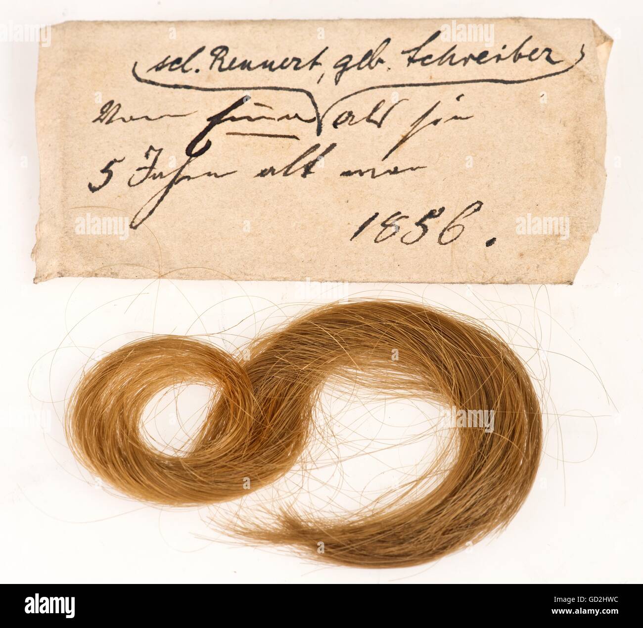 People, curl d'une fille de 5 ans, stockée et inscrite dans un sachet, insérée dans un ancien album de versets, Allemagne, 1856, Additional-Rights-Clearences-Not Available Banque D'Images