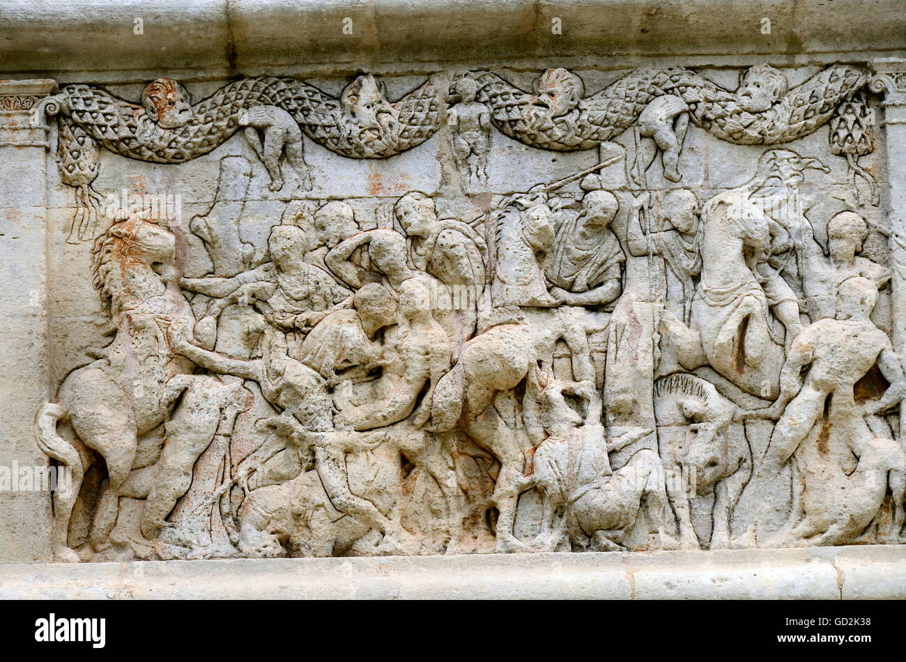 Beaux-arts, antiquité, frise sur le côté ouest du mausolée de Glanum : une bataille morceau de la guerre de Troie avec la lutte à propos de la propriété du corps mort de Patrocle, 30 av. de l'artiste, l'auteur n'a pas à être effacée Banque D'Images