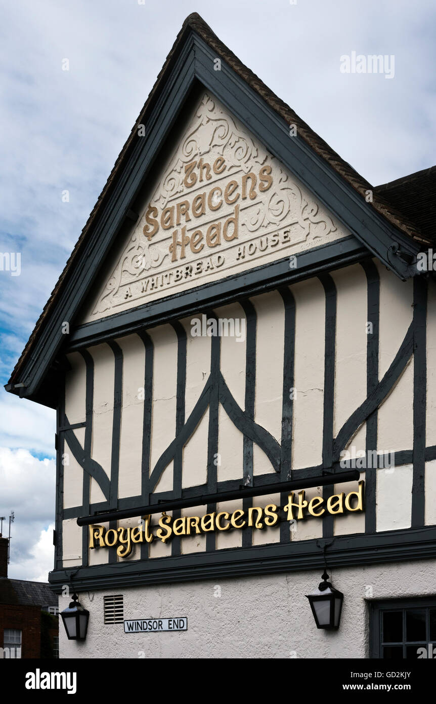 La Sarrasine Royal's Head Pub Vieille ville de Beaconsfield, Bucks. Banque D'Images