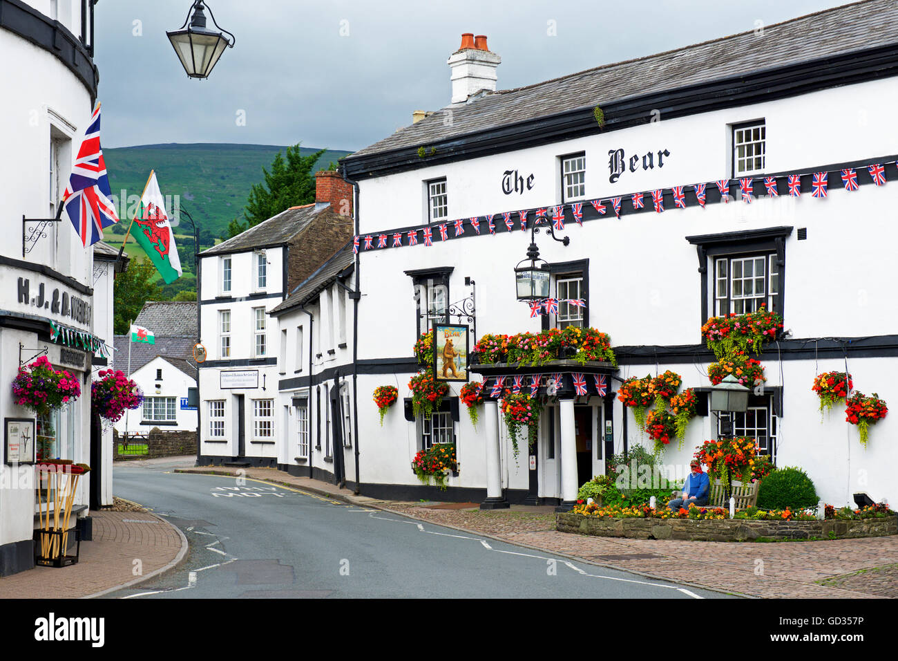 Le pub de l'Ours, dans le village de Crickhowell, Powys, Wales UK Banque D'Images