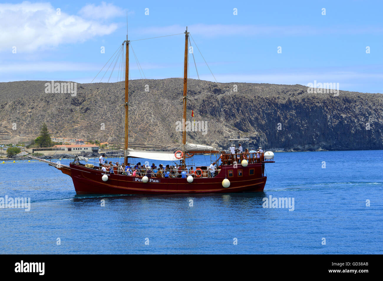 Les touristes partant pour un tour en mer sur le navire à voile à Peter Pan Banque D'Images