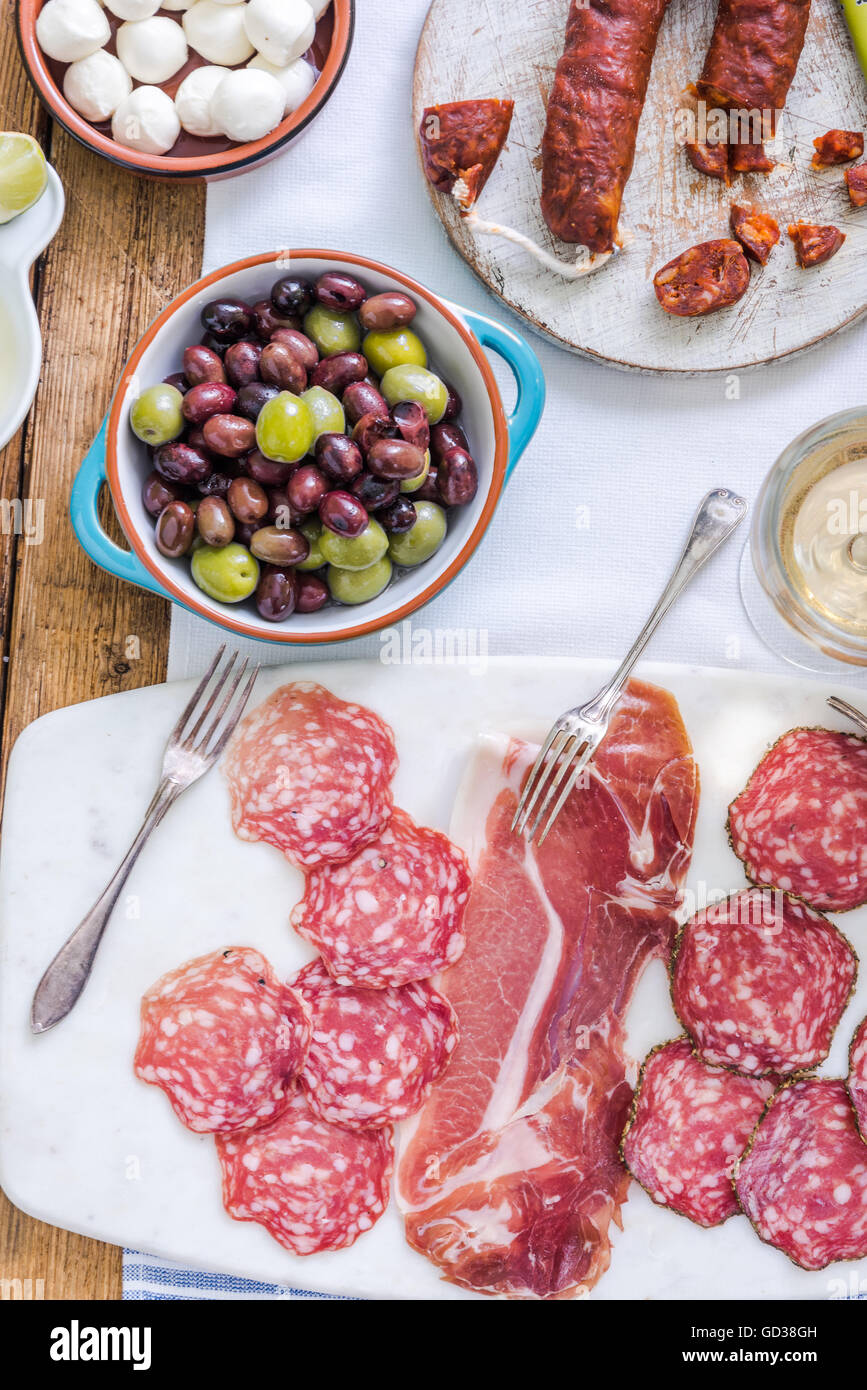 Sélection de la viande italienne ou espagnole, tapas concept Banque D'Images