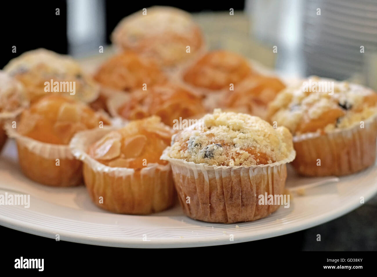 Gros plan du dessert muffin en papier Porte-cupcake Banque D'Images