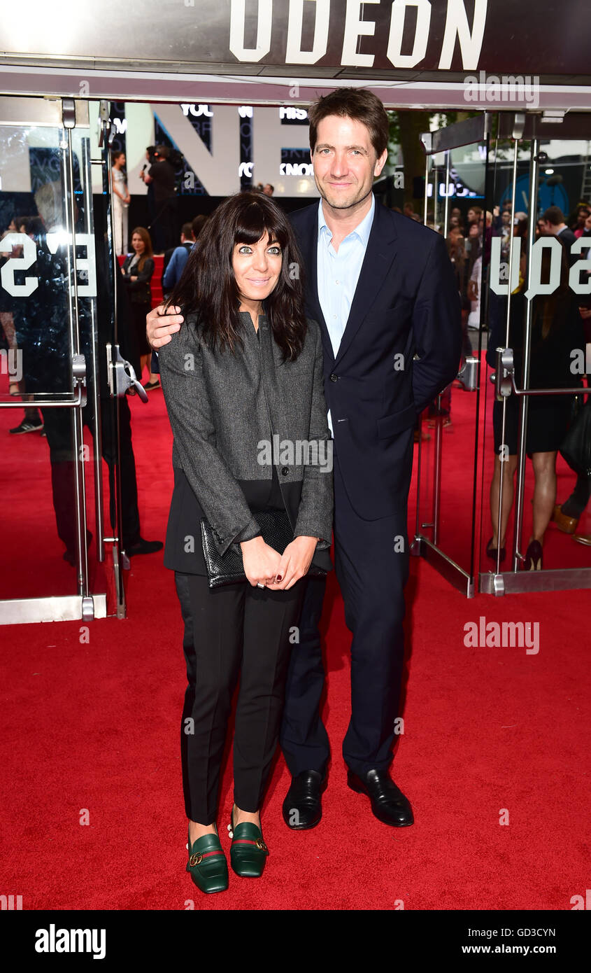 Claudia Winkleman et son mari Kris Thykier participant à la première européenne de Jason Bourne s'est tenue au cinéma Odeon de Leicester Square, Londres. Banque D'Images