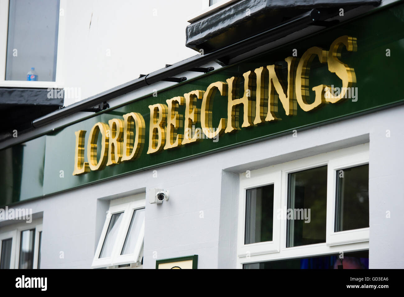 L'affichage à l'extérieur, Seigneur Beechings pub, administré par les cerveaux Brewery Company, Aberystwyth Wales UK Banque D'Images