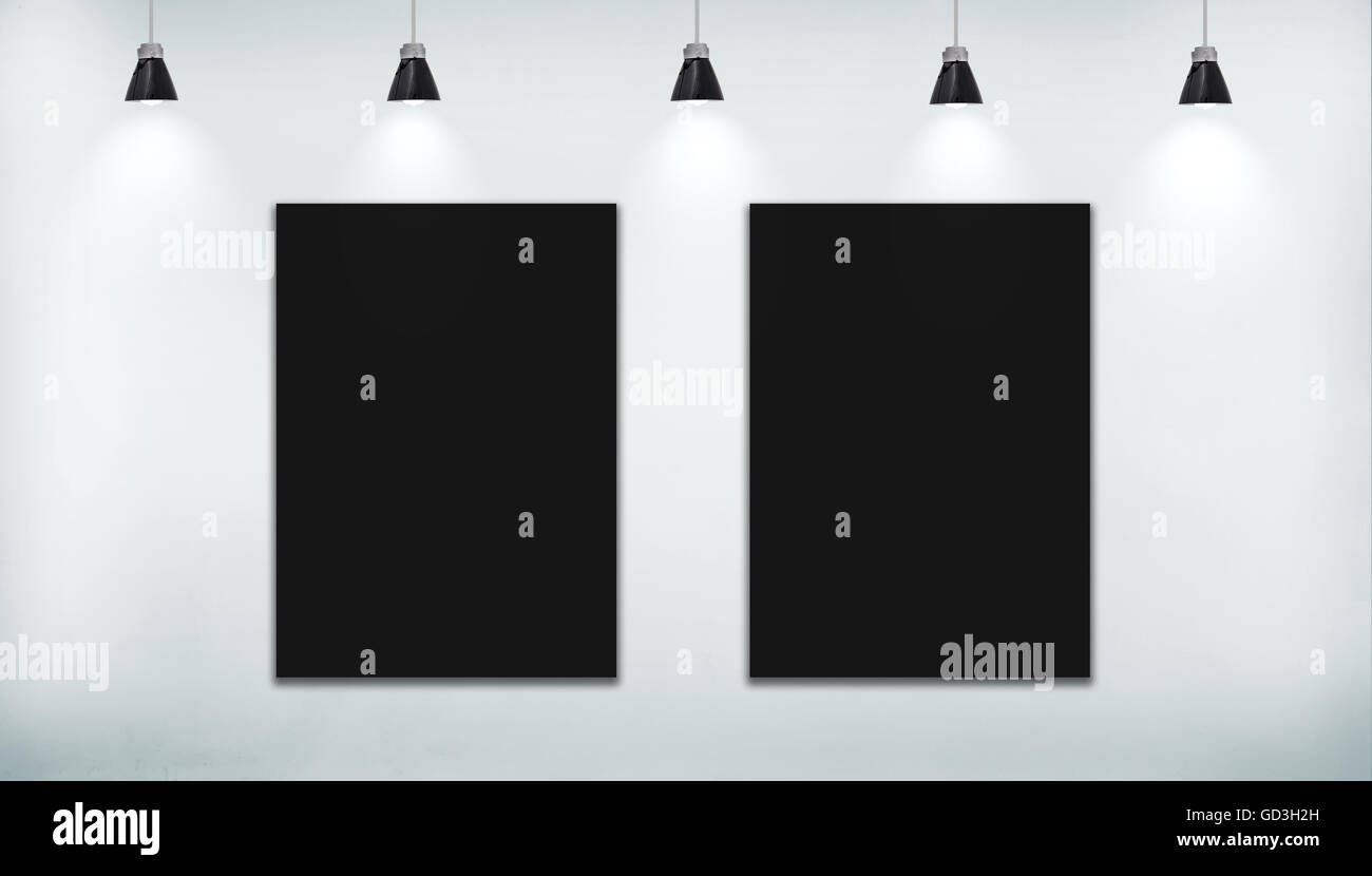 Deux vierges affiche noir sur mur en loft Banque D'Images