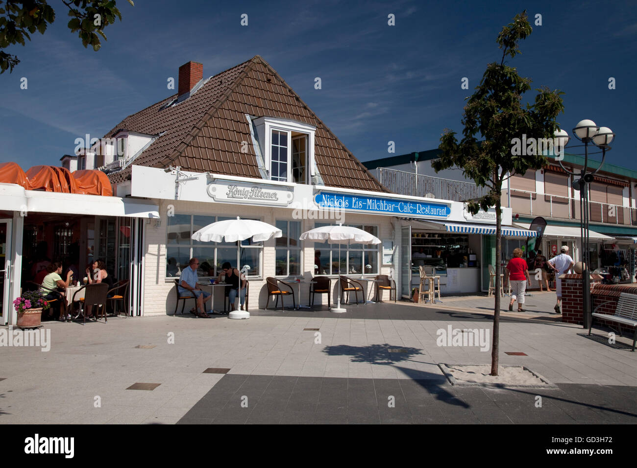 Milk bar et restaurant sur la promenade de la plage, de la mer Baltique resort ville de dahme, Baie de Luebeck, côte de la mer Baltique Banque D'Images