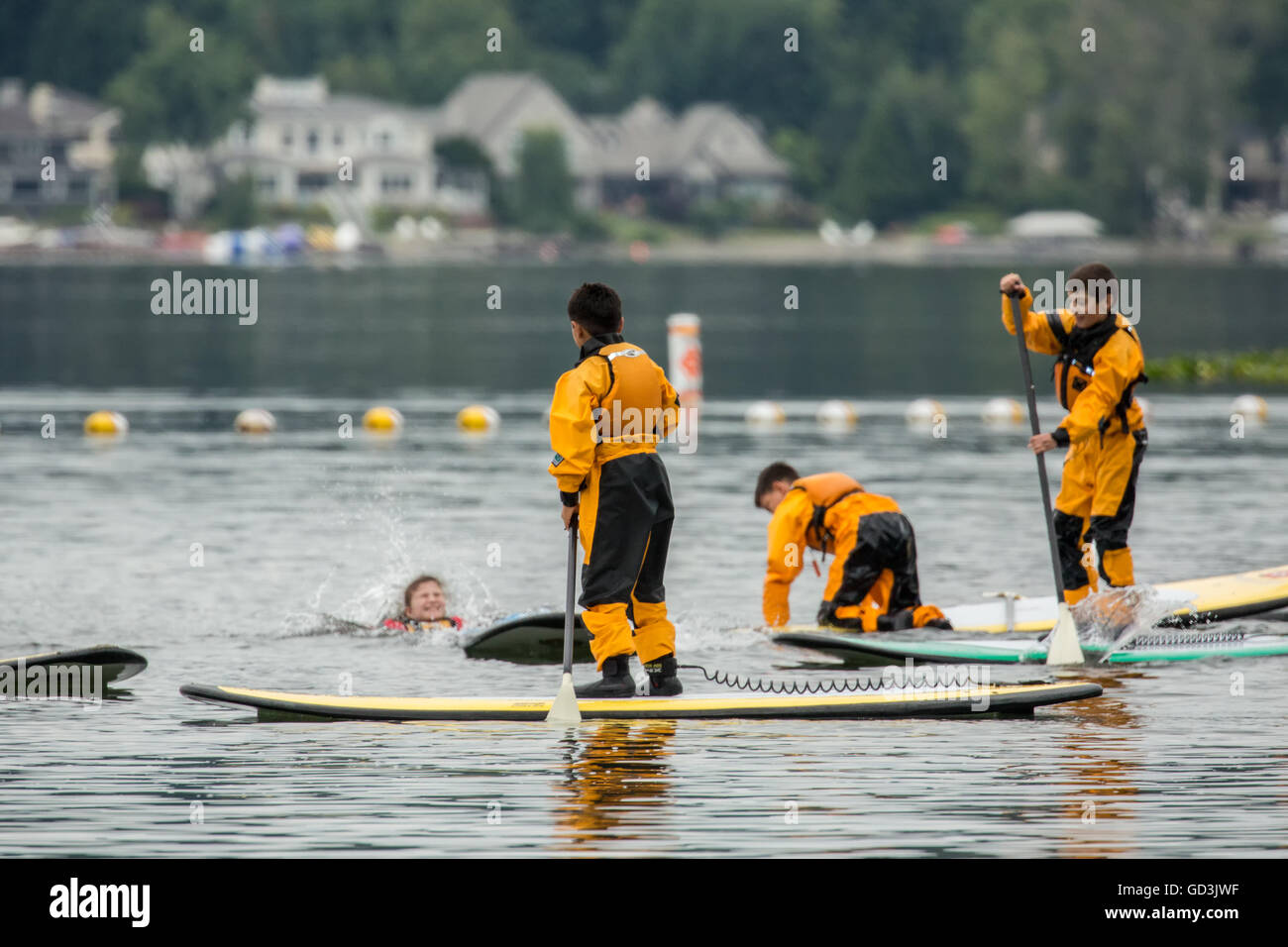 Paddle boarding accident Banque de photographies et d’images à haute résolution Alamy