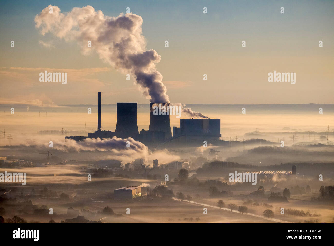 Vue aérienne, étirer Uentrop, avec installation de ski, centrale électrique de la Westphalie, RWE Power, une ancienne centrale nucléaire, « EMPORTEZ, sunrise Banque D'Images Vue aérienne, étirer Uentrop, avec installation de ski, centrale électrique de la Westphalie, RWE Power, une ancienne centrale nucléaire, « EMPORTEZ, sunrise Banque D'Images