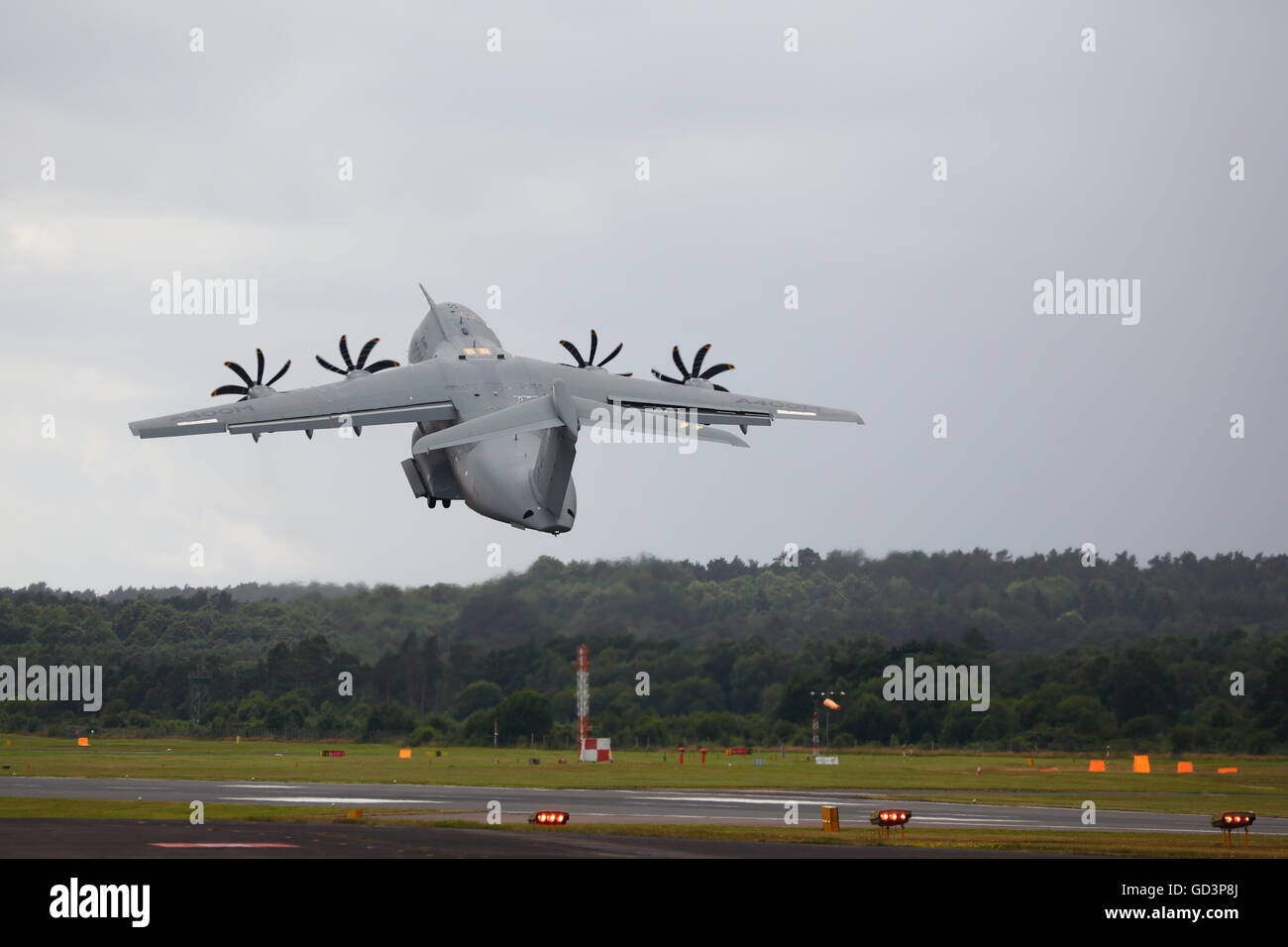 Farnborough, Royaume-Uni. 11 juillet, 2016. Airbus A400M a démontré son crédit : Uwe Deffner/Alamy Live News Banque D'Images