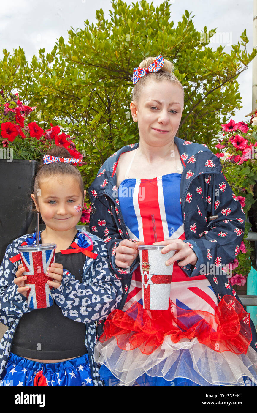 Southport, Merseyside, Royaume-Uni 12 Juillet 2016. Tambours au Loyalist Orangistes Southport's day marche dans les rues de la ville. C'est un événement annuel dans le complexe lorsque des loges locales de Merseyside Bootle, et de loin loin comme Édimbourg et Glasgow se rassemblent pour mars et défilé pour accompagnement musical acclamé par des foules de spectateurs célébrant l'anniversaire de la bataille de la Boyne. Credit : Cernan Elias/Alamy Live News Banque D'Images