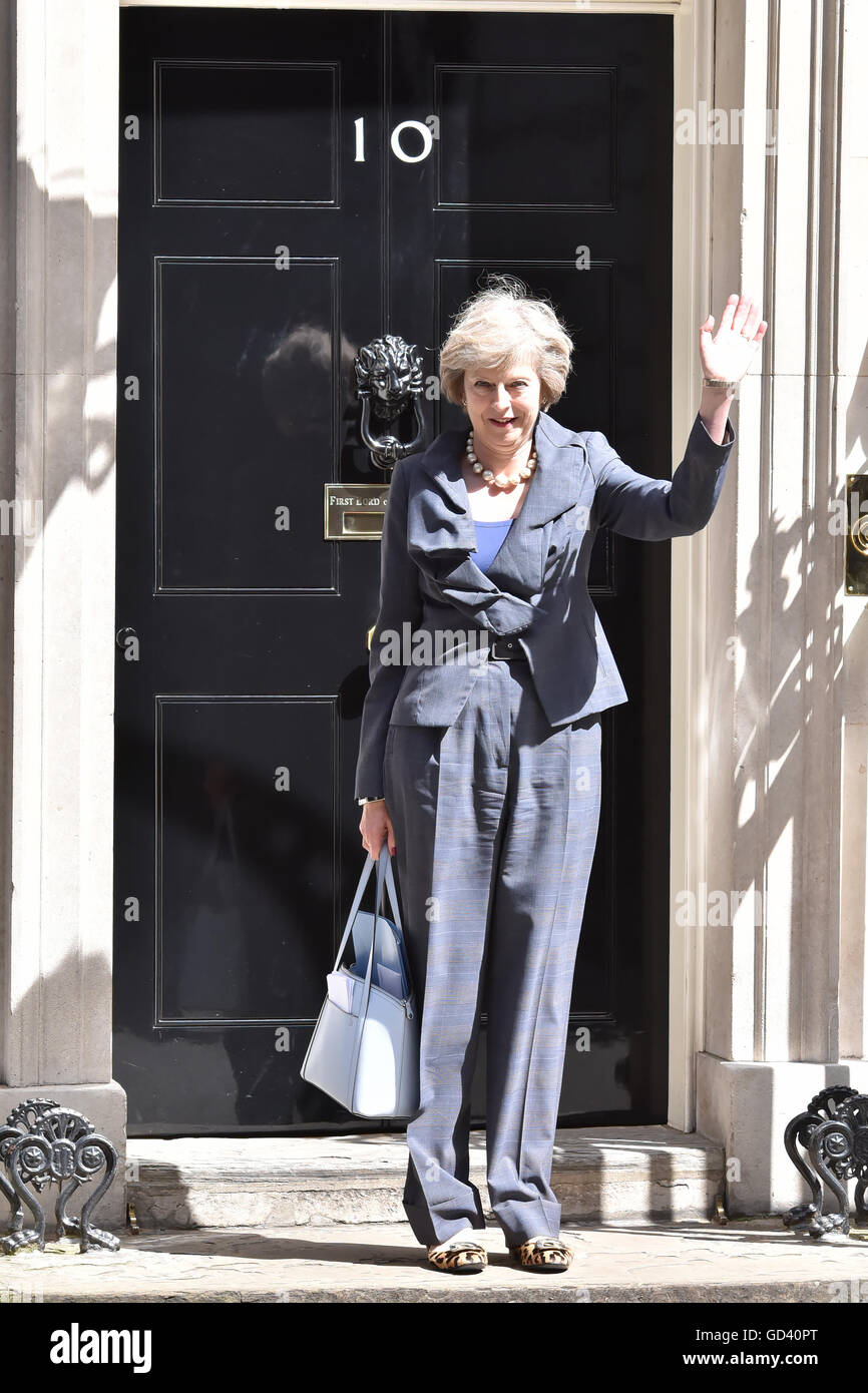 Londres, Royaume-Uni. 12 juillet, 2016. Theresa peut quitter après le 10 Downing Street, David Cameron's dernière réunion du cabinet. Credit : Nigel Pacquette/Alamy Live News Banque D'Images