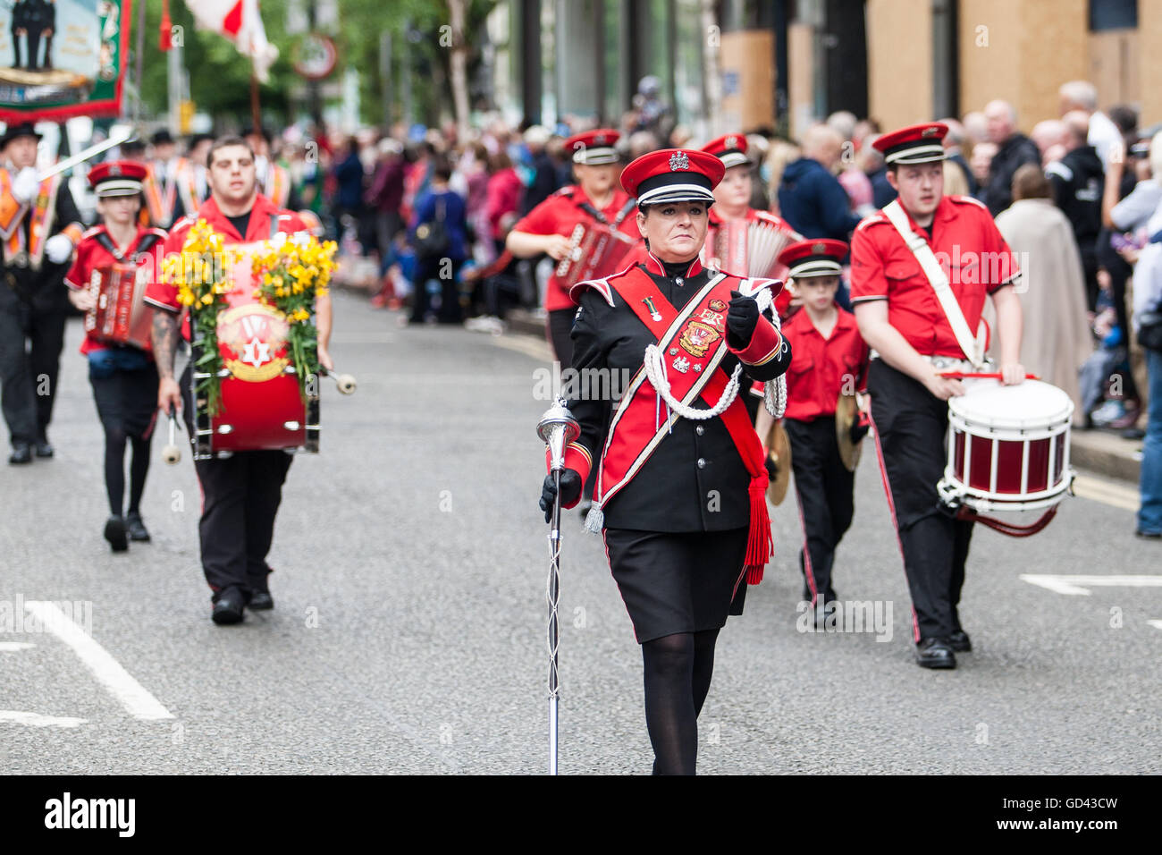 Belfast, Royaume-Uni. 12 juillet 2016. Célébrer le douzième orangistes. Il a son origine au cours de la fin du xviiie siècle dans l'Ulster. Elle célèbre la glorieuse révolution (1688) et victoire de roi protestant Guillaume d'Orange sur le roi catholique Jacques II à la bataille de la Boyne (1690), Crédit : Bonzo/Alamy Live News Banque D'Images