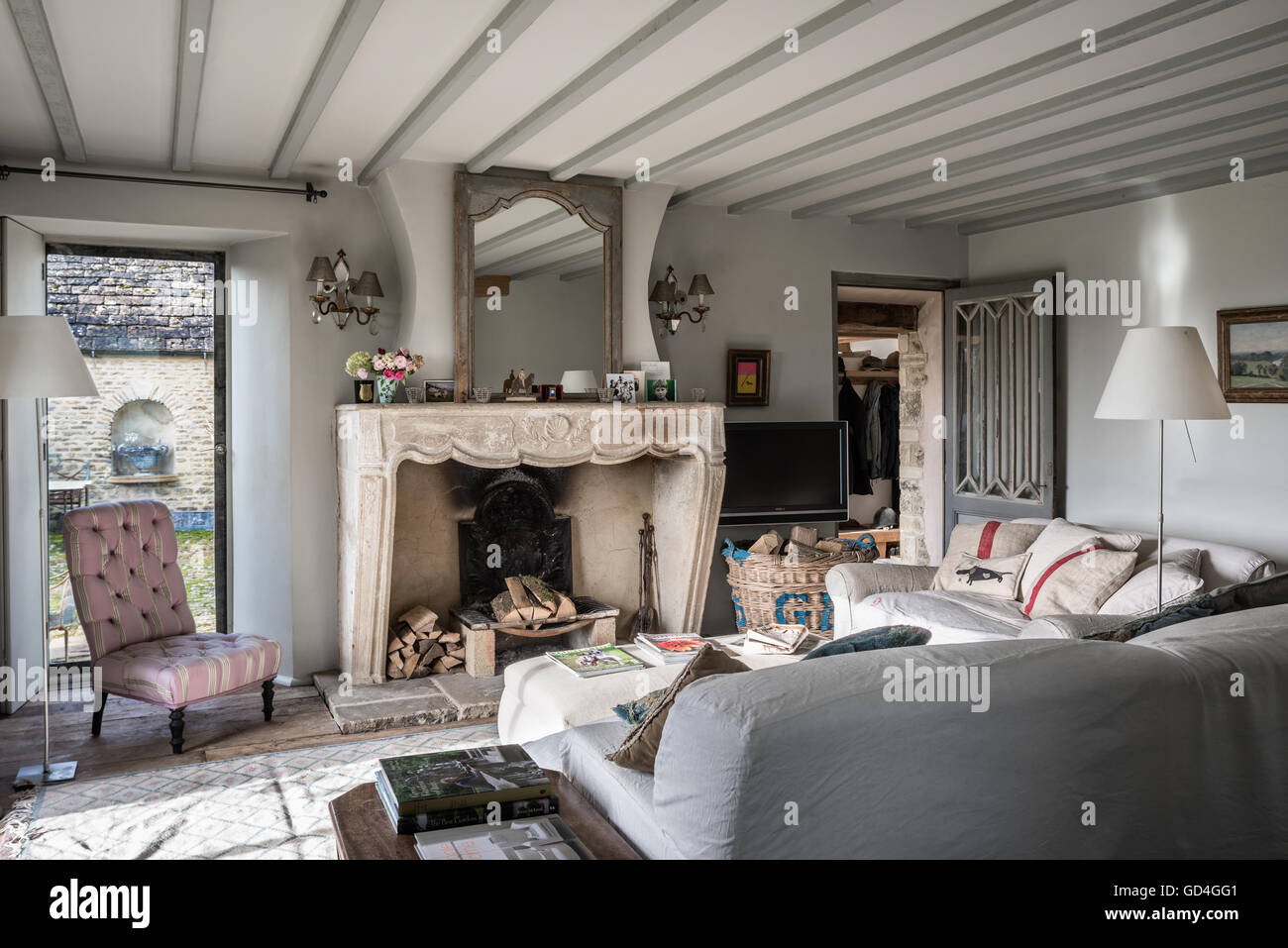 Avec cheminée française , couverts de tapisserie et boutonnée, président Banque D'Images