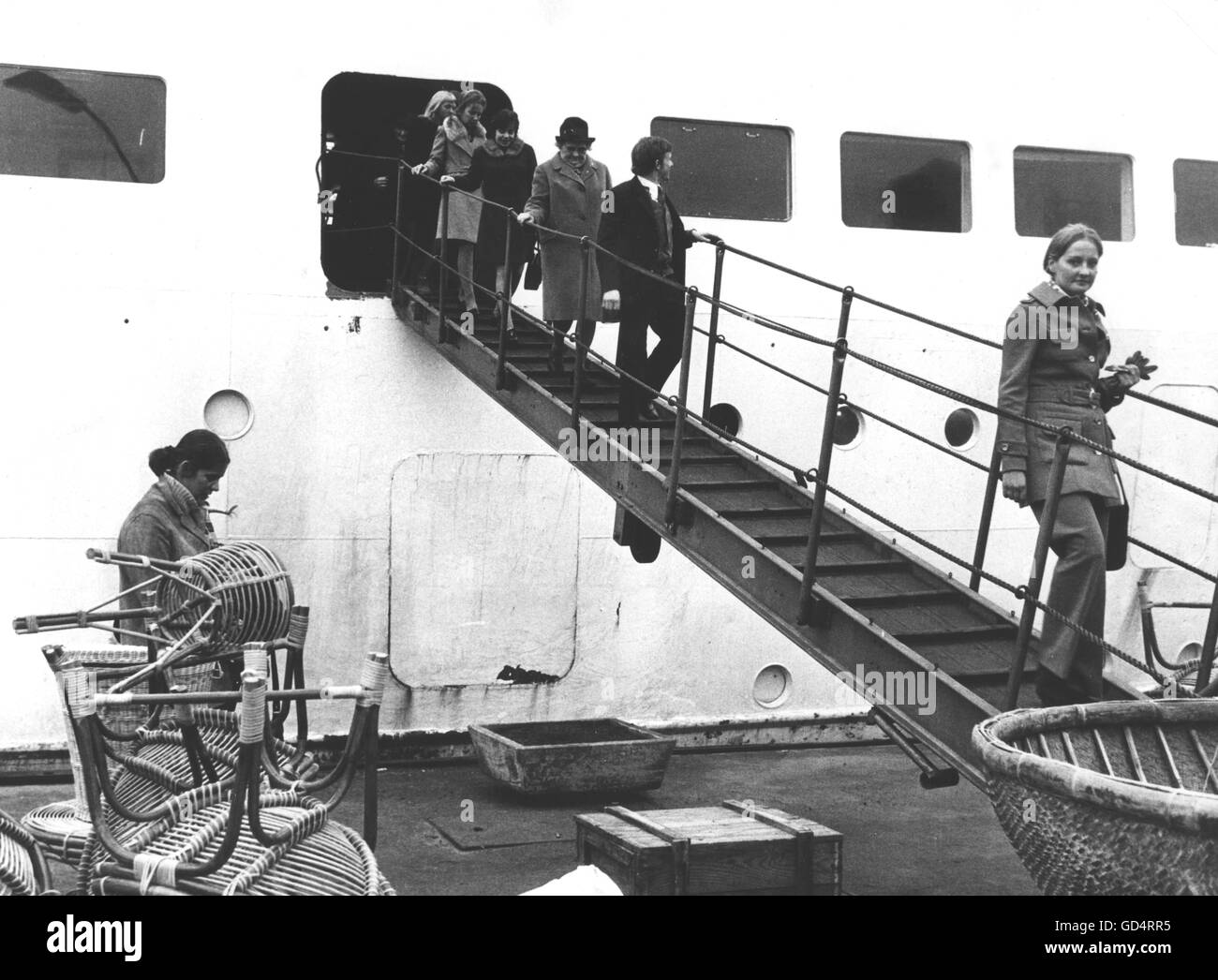 Guerre du Vietnam 1955 - 1975, aide humanitaire, retour du navire hôpital 'Helgoland' de la croix rouge allemande du Sud Vietnam, janvier 1972, l'équipage quitte le bord, droits additionnels-Clearences-non disponible Banque D'Images
