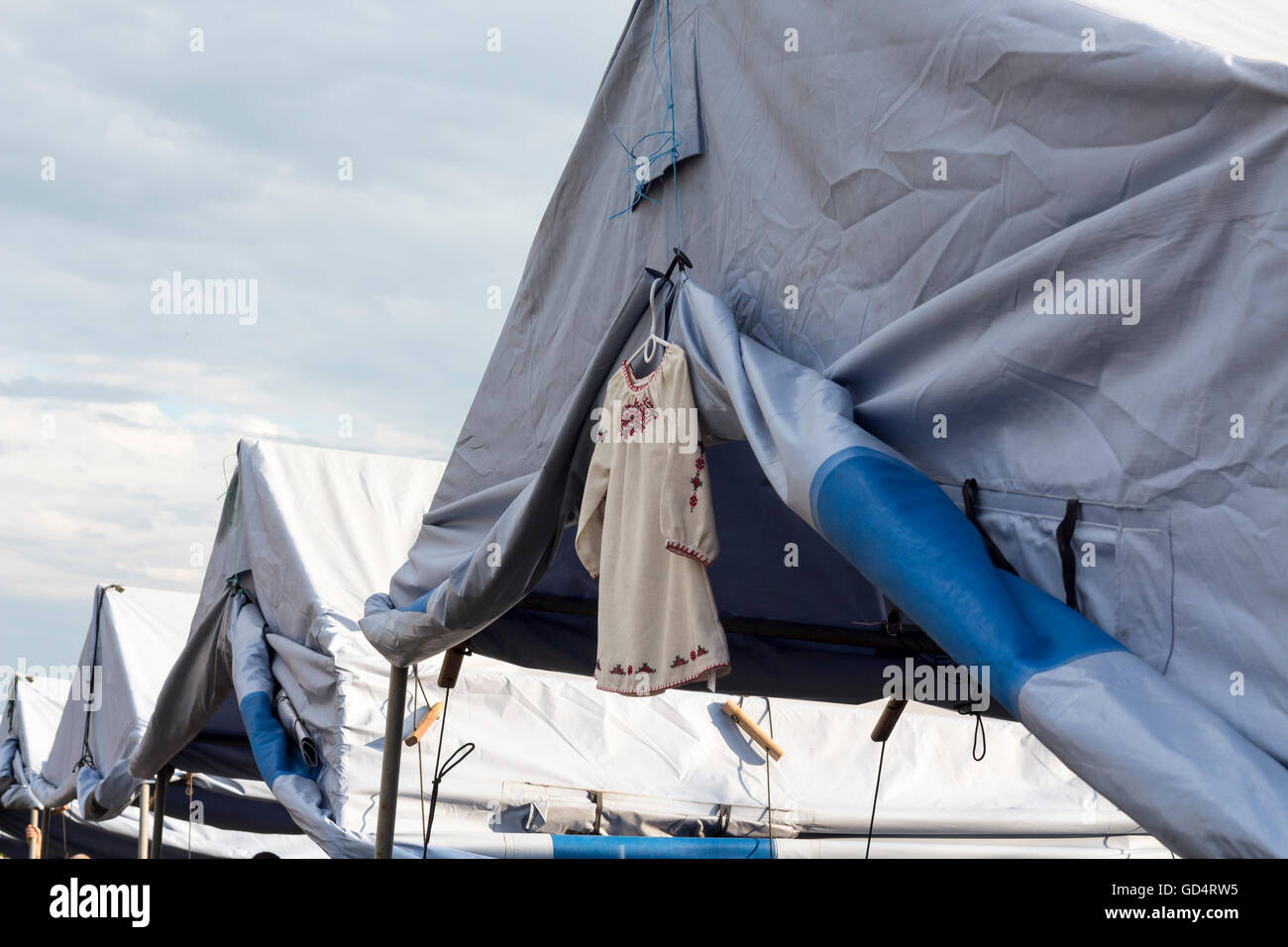 Holercani, Rép. de Moldova - Juillet 9, 2016 : Des Carpates traditionnelle chemise, à l 'Ia Mania' Festival à Holercani, Rép. de Moldova Banque D'Images