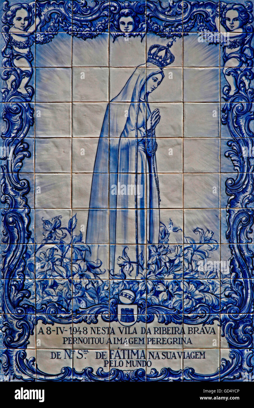 Azulejo, Mère de Dieu, Reine du Ciel, de l'église Igreja de São Bento, Ribeira Brava, île de Madère, Portugal Banque D'Images