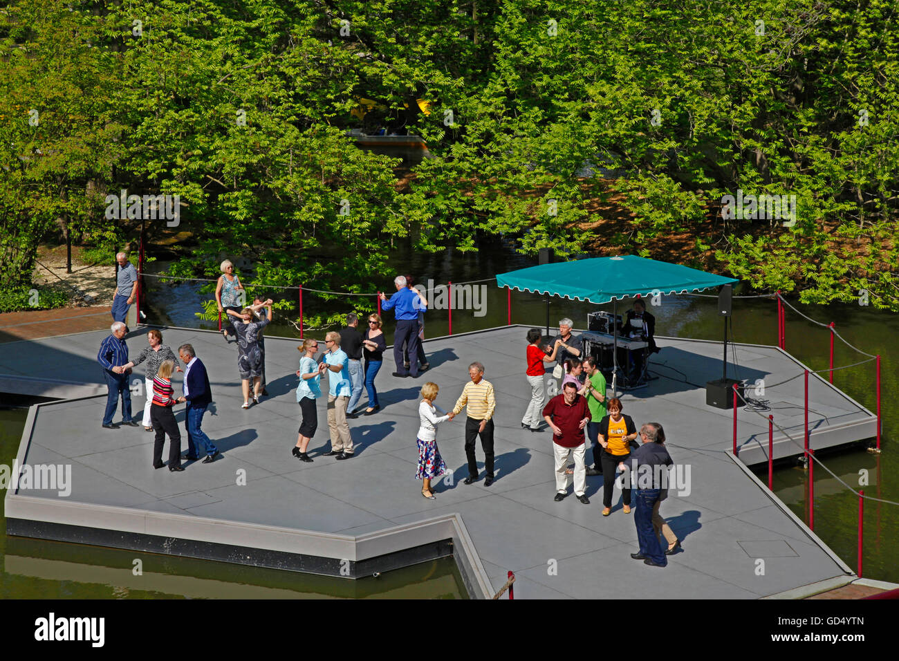 L'événement de danse, scène en plein air, Kutzer étang, Luisenpark, Mannheim, Baden-Wurttemberg, Germany Banque D'Images