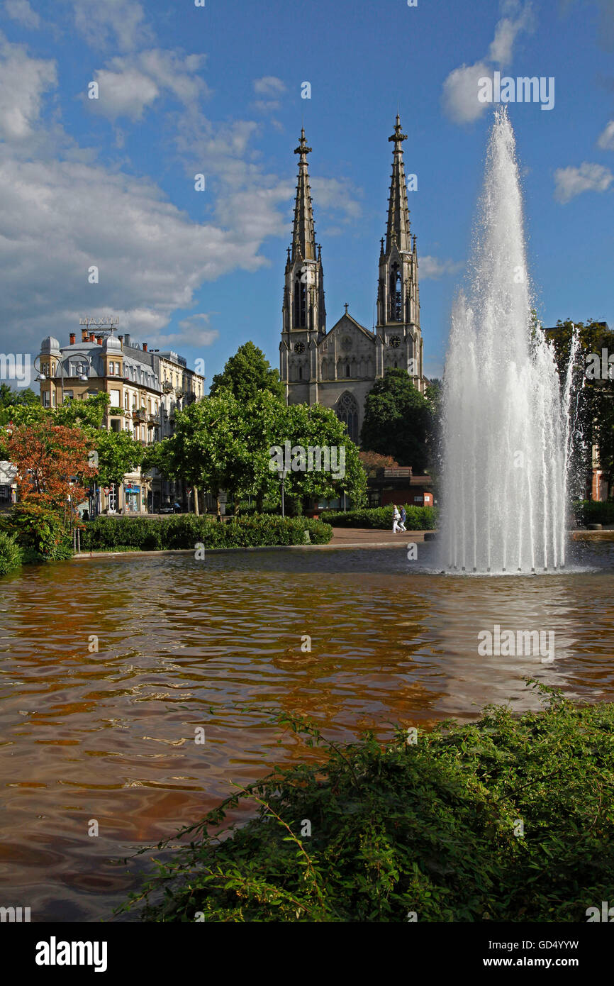 Augusta, la place Augustaplatz, fontaine et église protestante, Baden-Baden, Bade-Wurtemberg, Allemagne Banque D'Images