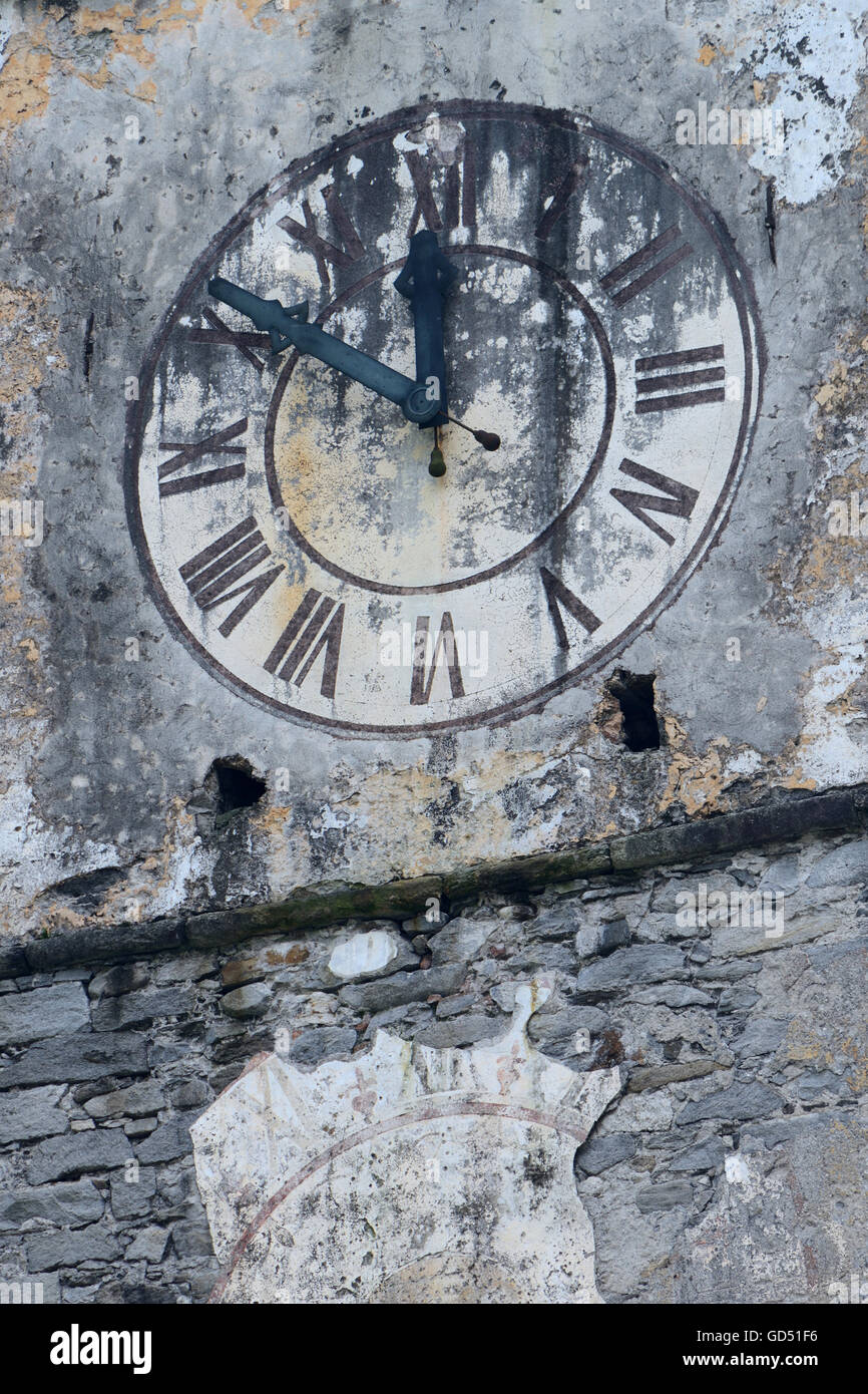 Kirchturmuhr, Kirche von Lavertezzo, Valle Verzasca, Tessin, Suisse Banque D'Images