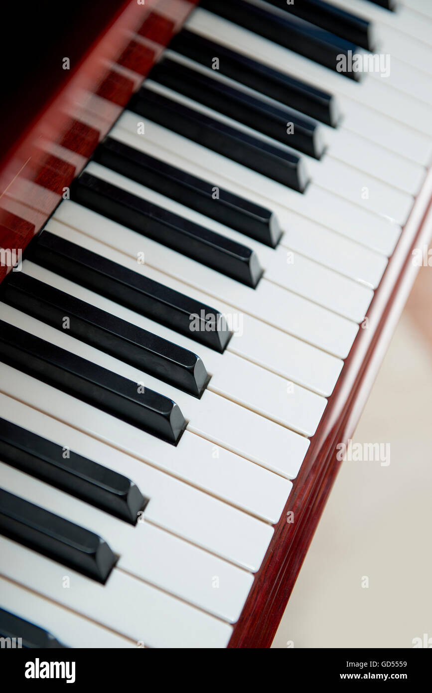 Fond de Blanc et Noir Piano Keys Banque D'Images