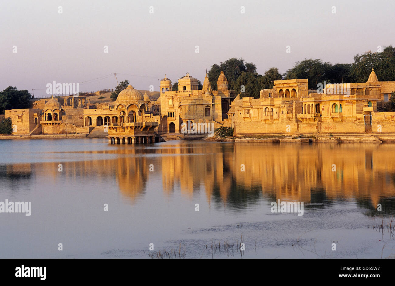 Gadi Sagar Tank au crépuscule Banque D'Images