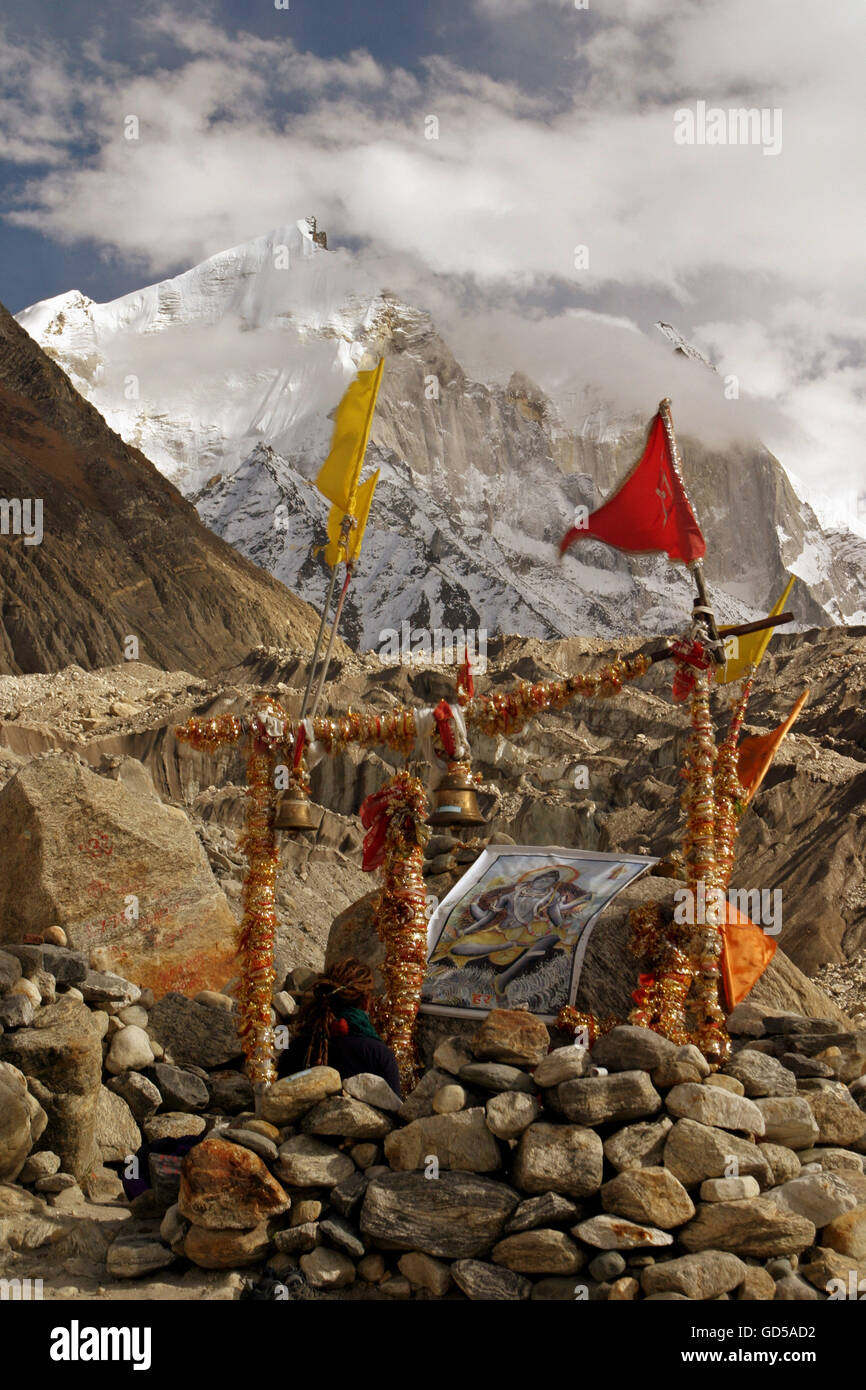 Un temple dans les montagnes Banque D'Images
