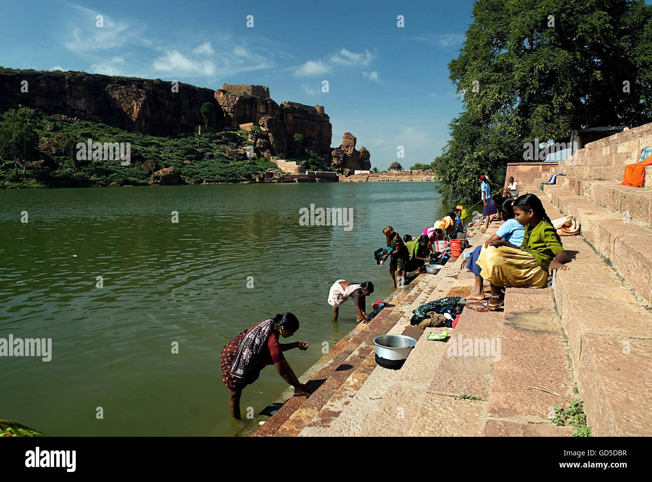 Les gens à Agastya Lake Banque D'Images