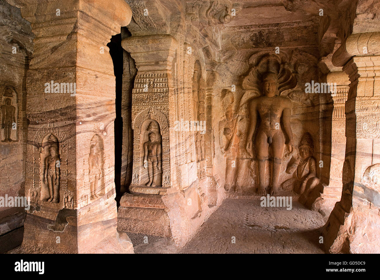 Parshvanath Grotte à Badami Banque D'Images