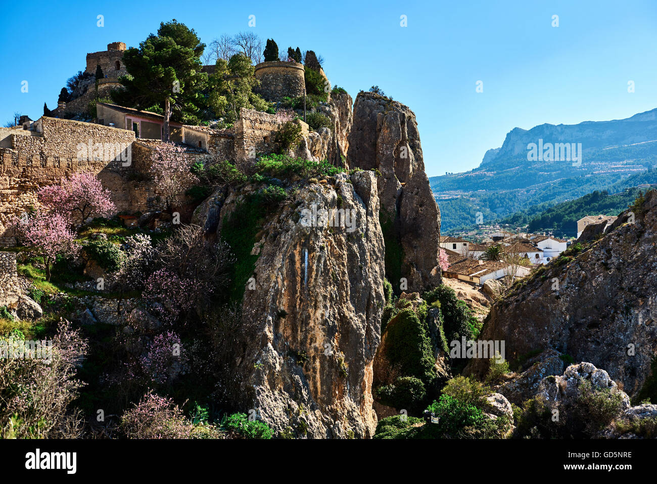 Château de Guadalest sur un rocher. Guadalest est un petit village sur la Costa Blanca, le village le plus visité en Espagne Banque D'Images