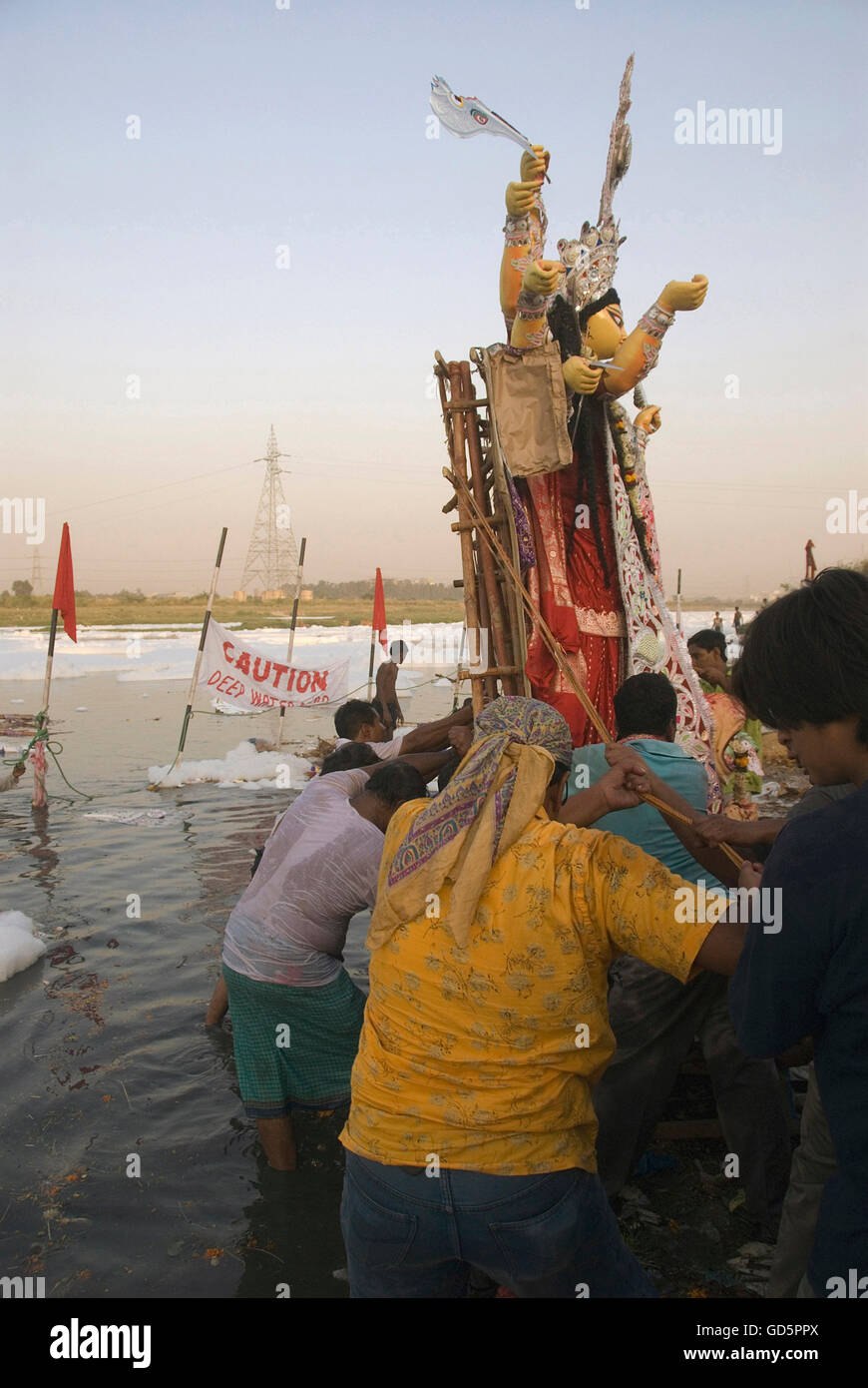 La Déesse Durga immersion Banque D'Images