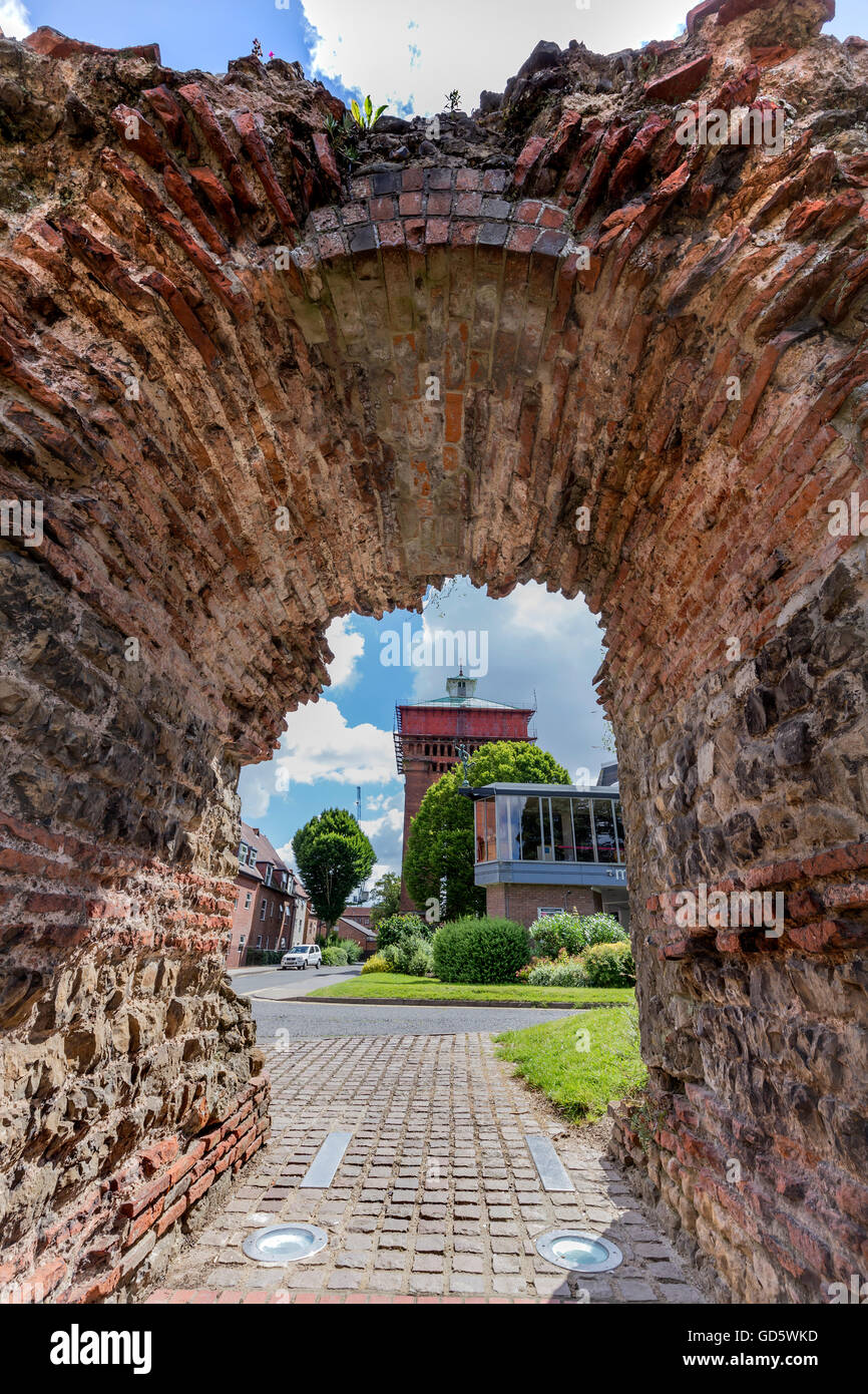 UNE PARTIE DU MUR ROMAIN CONNU SOUS LE NOM DE PORTE DE BALKERNE ÉTAIT L'ENTRÉE DE L'OUEST DE LA VILLE DE COLCHESTER.PORTE SURVIVANTE LA PLUS GRANDE Banque D'Images