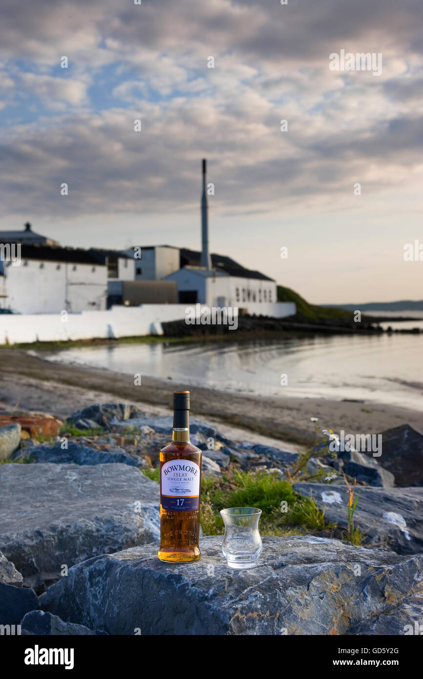 La Distillerie de Bowmore, Islay, Ecosse Banque D'Images