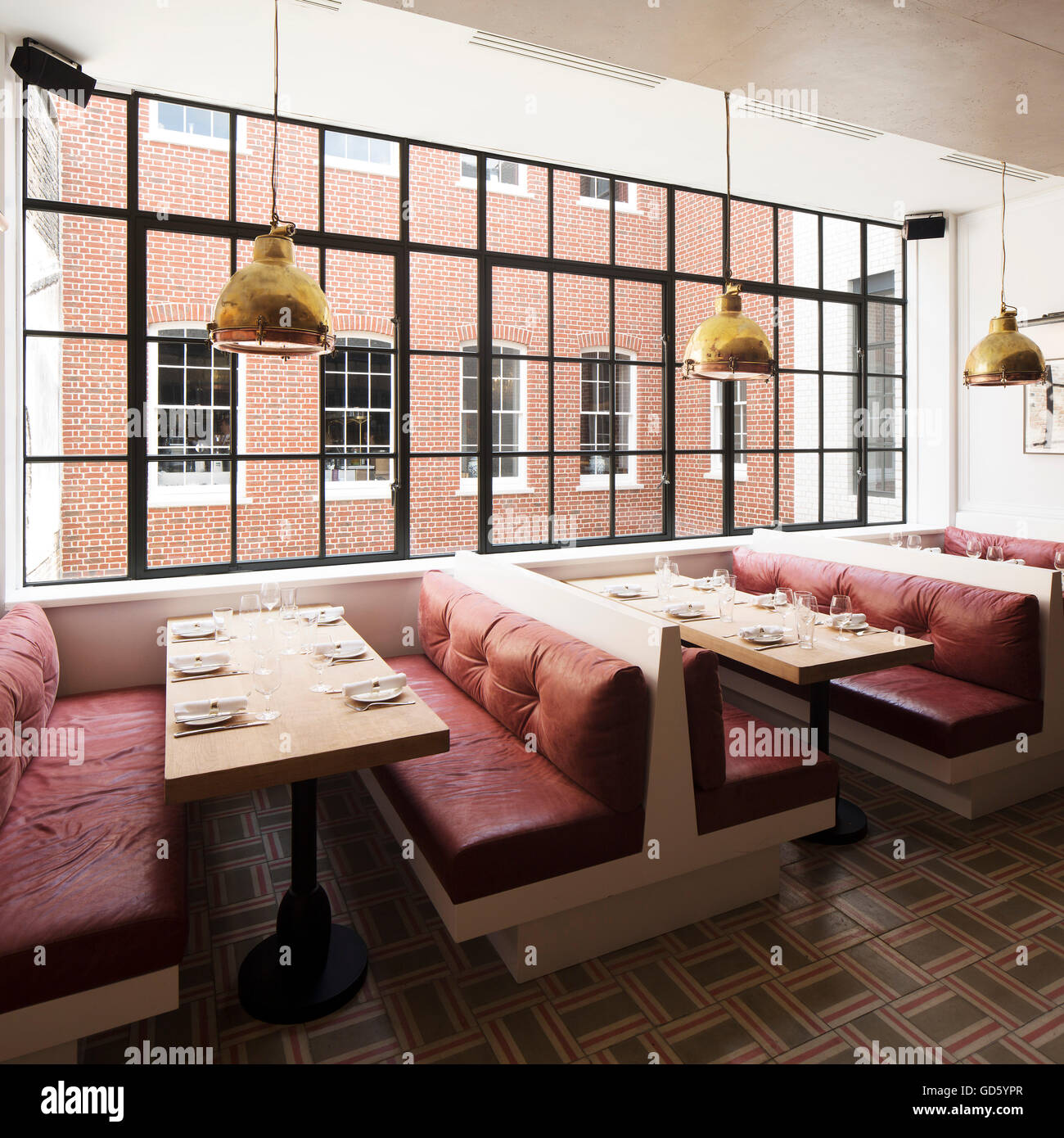 Avis de restaurant. 76 Dean Street, London, United Kingdom. Architecte : SODA., 2016. Banque D'Images