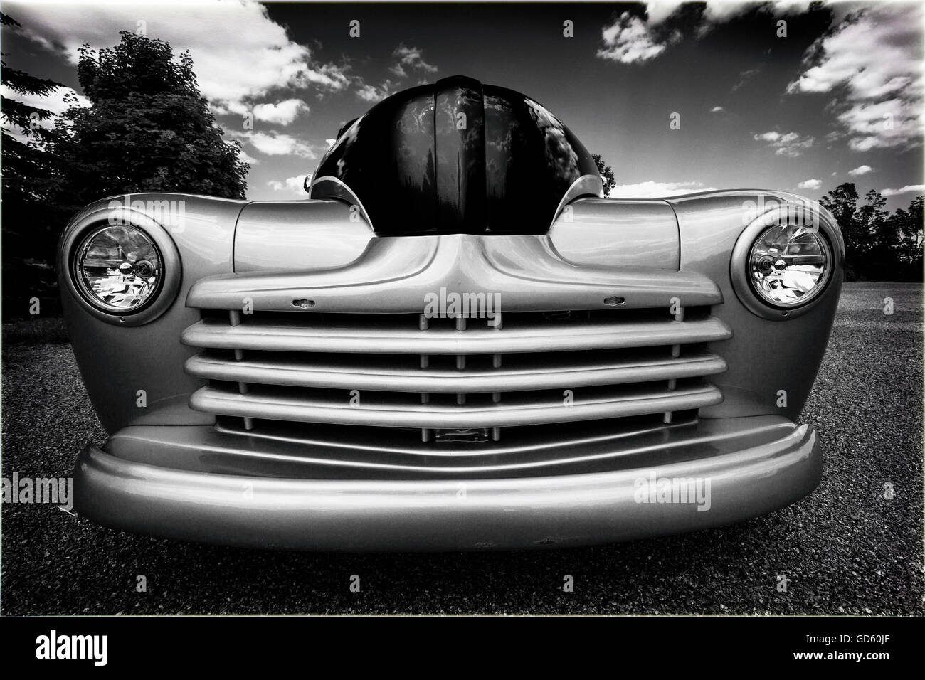 Coupé Ford 2 portes 1947 standard. Image noir et blanc Banque D'Images