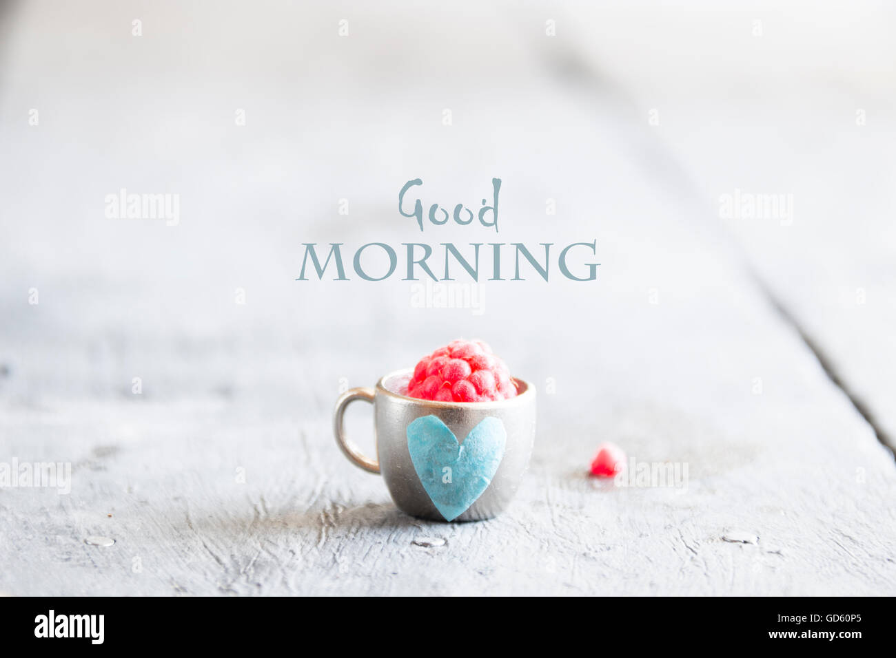 Tasse à café avec des notes de framboises et de bon matin, un petit-déjeuner sur la fête des mères, ou Womens Banque D'Images