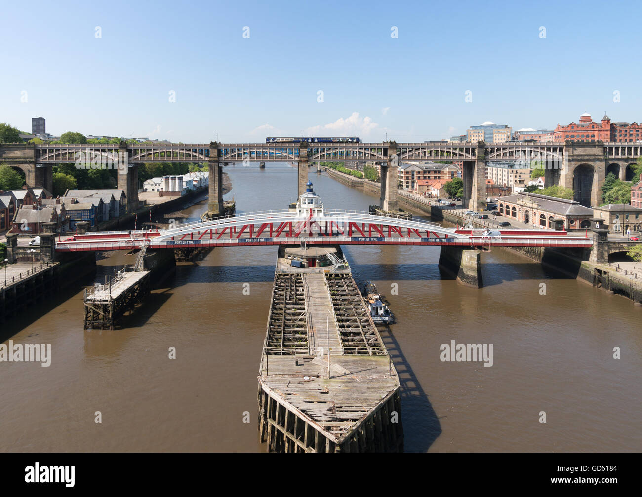 Le haut niveau et des ponts entre Swing et Gateshead Newcastle upon Tyne, Angleterre du Nord-Est, Royaume-Uni Banque D'Images