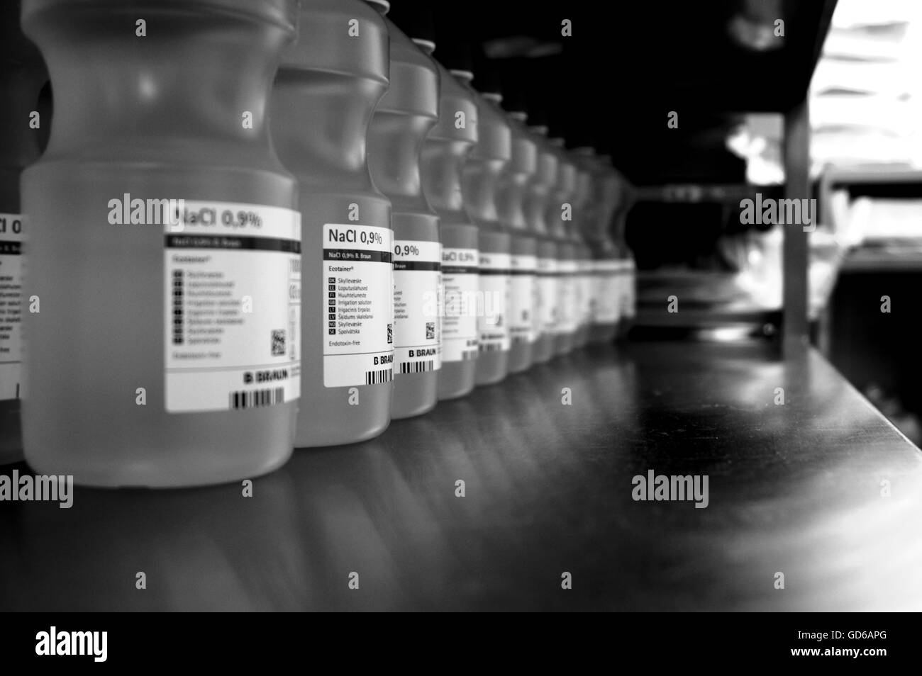 Blackandwhite,adorable,waldisputninsphotography,géométrie,art,abstrait,moody,perspective,médecine,,medicalequipmen,NaCl Banque D'Images
