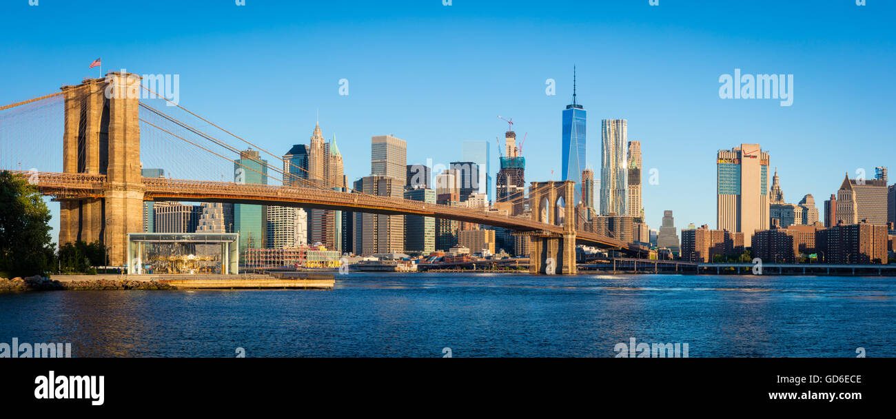 Le Pont de Brooklyn à New York City est l'un des plus anciens ponts suspendus des États-Unis. Banque D'Images