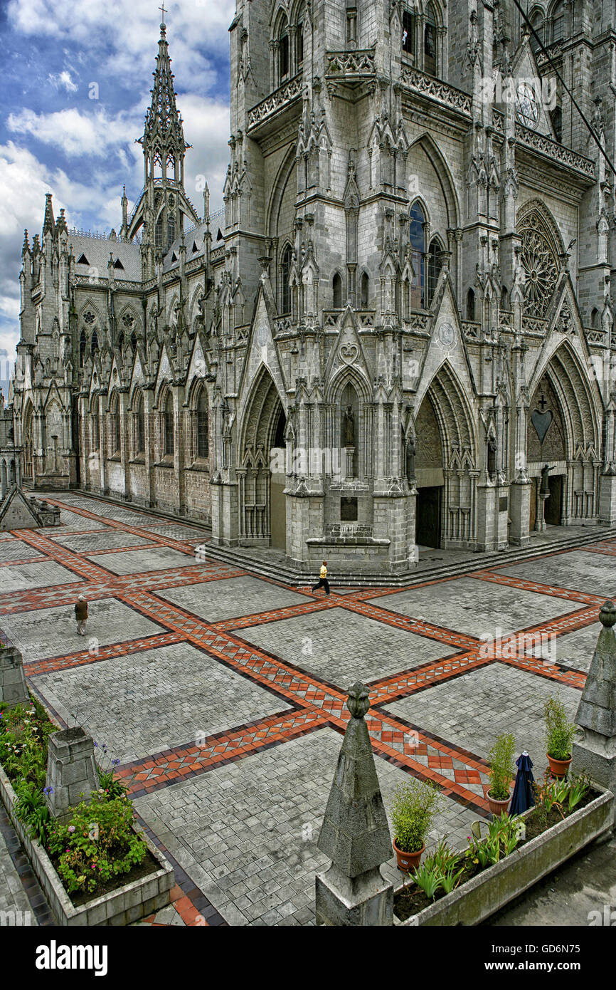 L'Équateur, Quito, clochers de la Basilique de la National Vow Banque D'Images