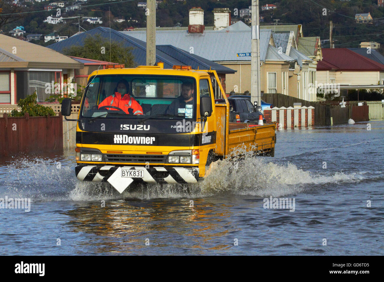 Chariot sur inondé le Bay View Road, South Dunedin Dunedin, inondations, île du Sud, Nouvelle-Zélande Banque D'Images