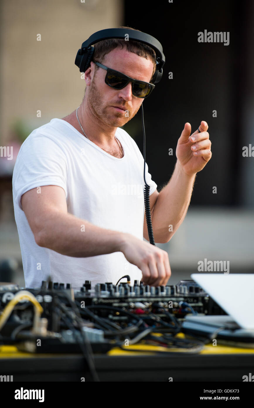 Unknown DJ performing au Festival le Carême, Maribor, Slovénie, 2016 Banque D'Images