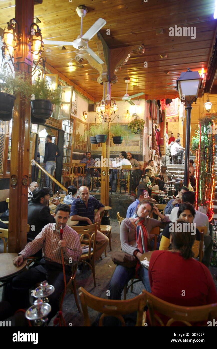 Ein traditionelles Cafe im Souq und Altstadt von Damaskus in der Hauptstadt von Syrien. Banque D'Images