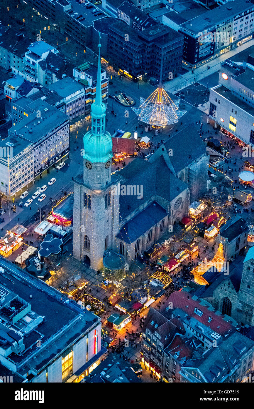 Vue aérienne, Reinoldikirche Dortmund, Dortmund, vue aérienne du Marché de Noël de Dortmund, Ruhr, photo de nuit, l'Europe, par antenne, Banque D'Images