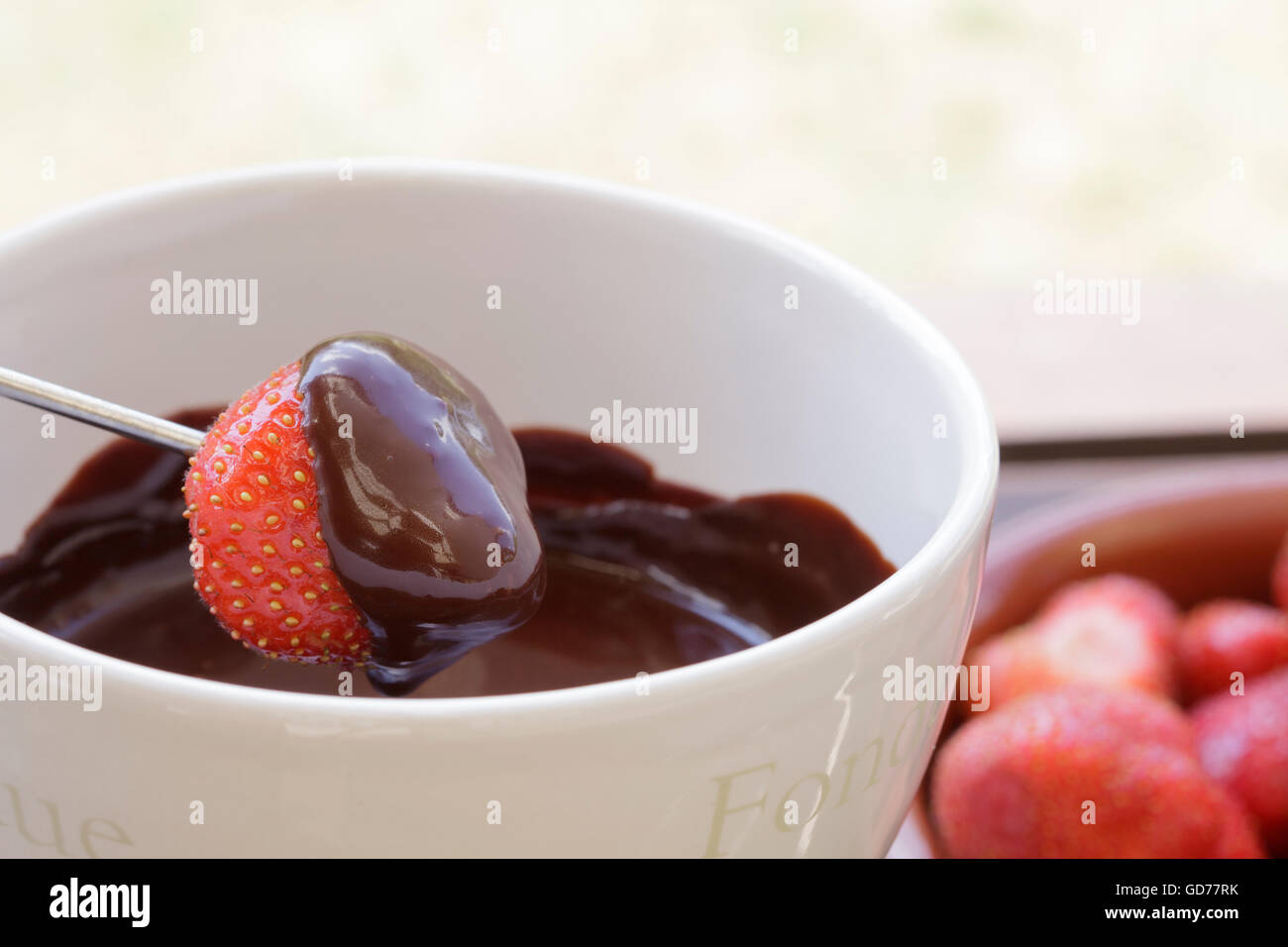 Fondue au chocolat avec des fraises Banque D'Images
