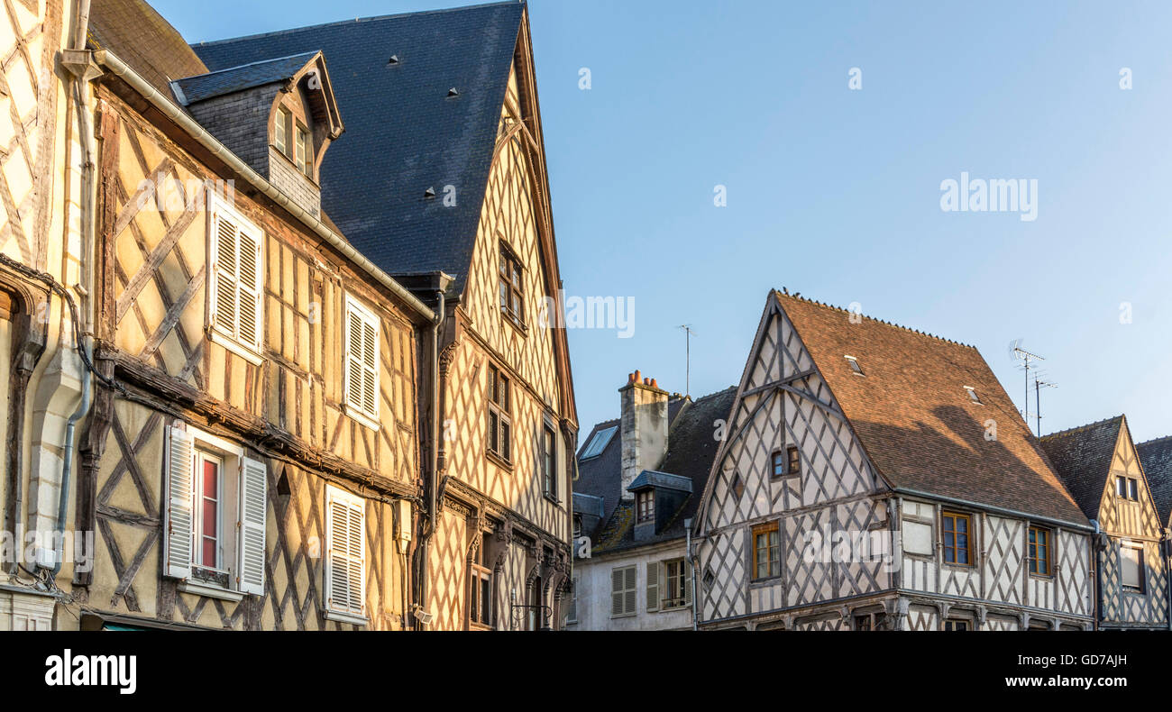 Bourges capitale européenne de la culture 2028, maisons à colombages sur la place Gordaine, cher département, Centre-Val de Loire, France, Europe Banque D'Images