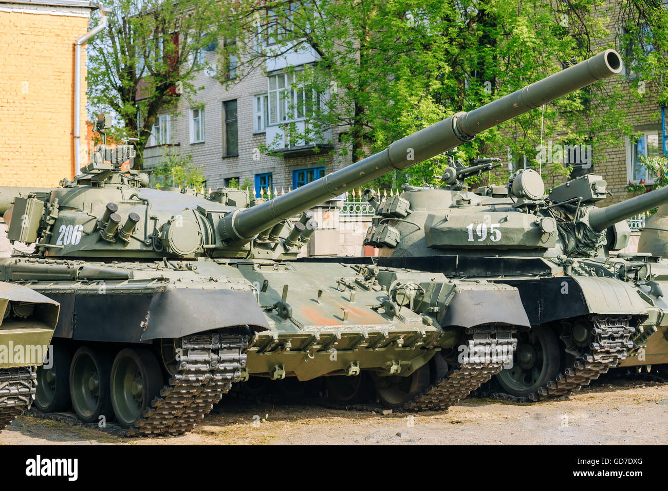 l-ancienne-f-d-ration-de-chars-sovi-tiques-t-80-et-t-72-photo-stock-alamy