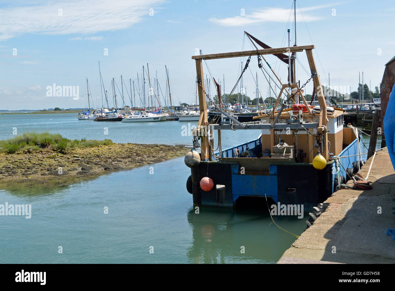 Bateau de pêche à son poste d'sur Hayling Island, Hampshire, Royaume-Uni Banque D'Images